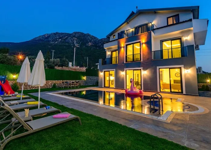 Atlantis - 4 Bedroom Holiday Villa In Hisaronu Oludeniz with Pool