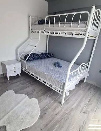 Sleeps 4, Holiday Flat With Shared Pool - Awz 255 Apartment Marmaris